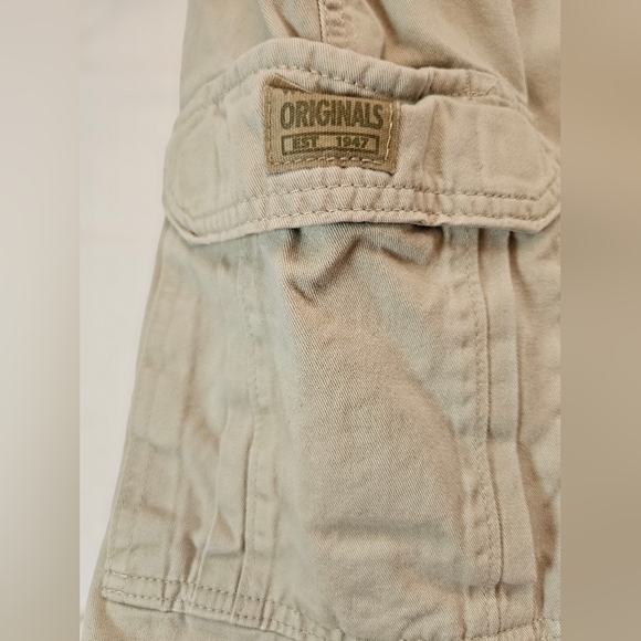 Wrangler Original Mens Beige Cargo Shorts With Side Pockets Size 42 - Picture 4 of 12